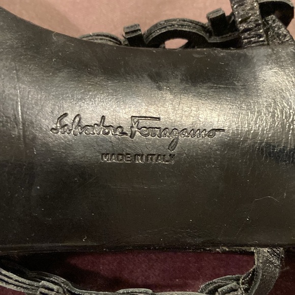 Salvatore Ferragamo kitten heel leather patent vinyl sandals Black size 8 - Picture 5 of 11